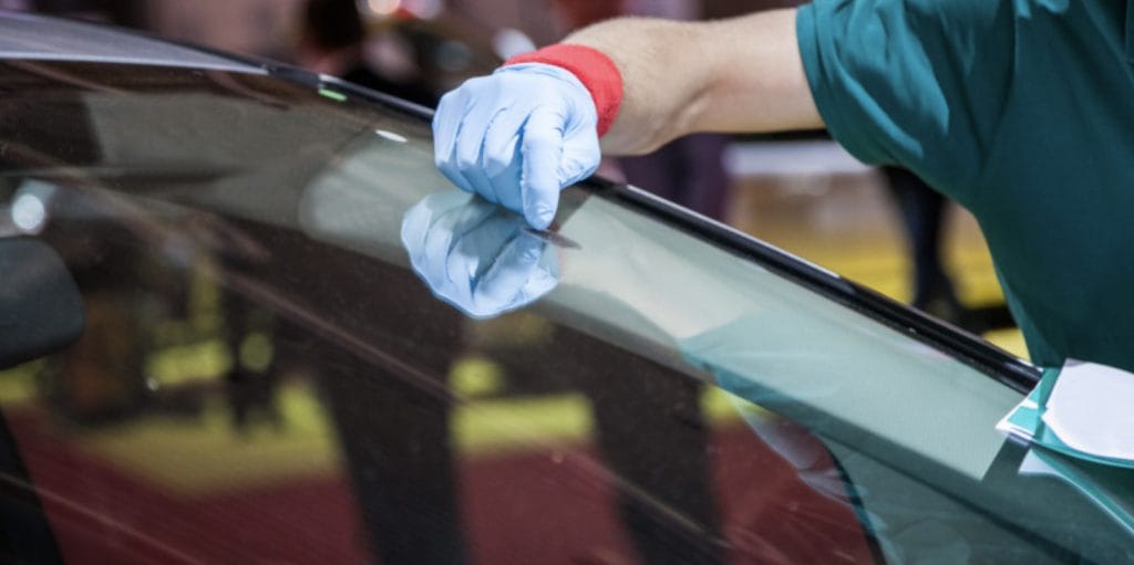 How-to-Choose-the-Right-Windshield-Repair-and-Replacement-Service